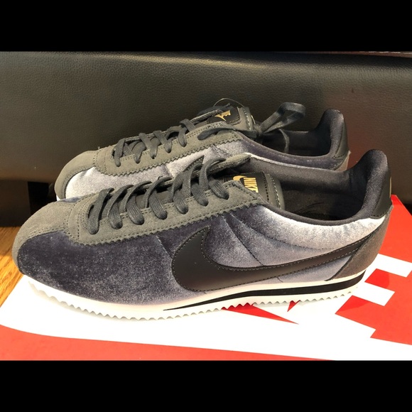 nike cortez velour